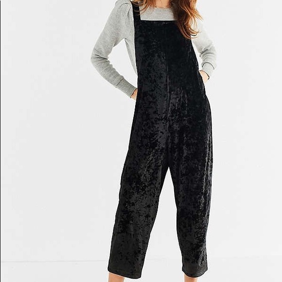 Urban Outfitters Black Velvet Overalls Size S - Picture 1 of 4